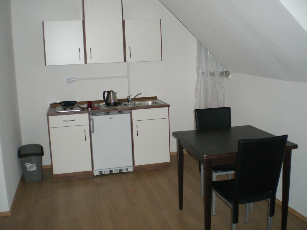 Schoenes Apartment In Есен Стая снимка