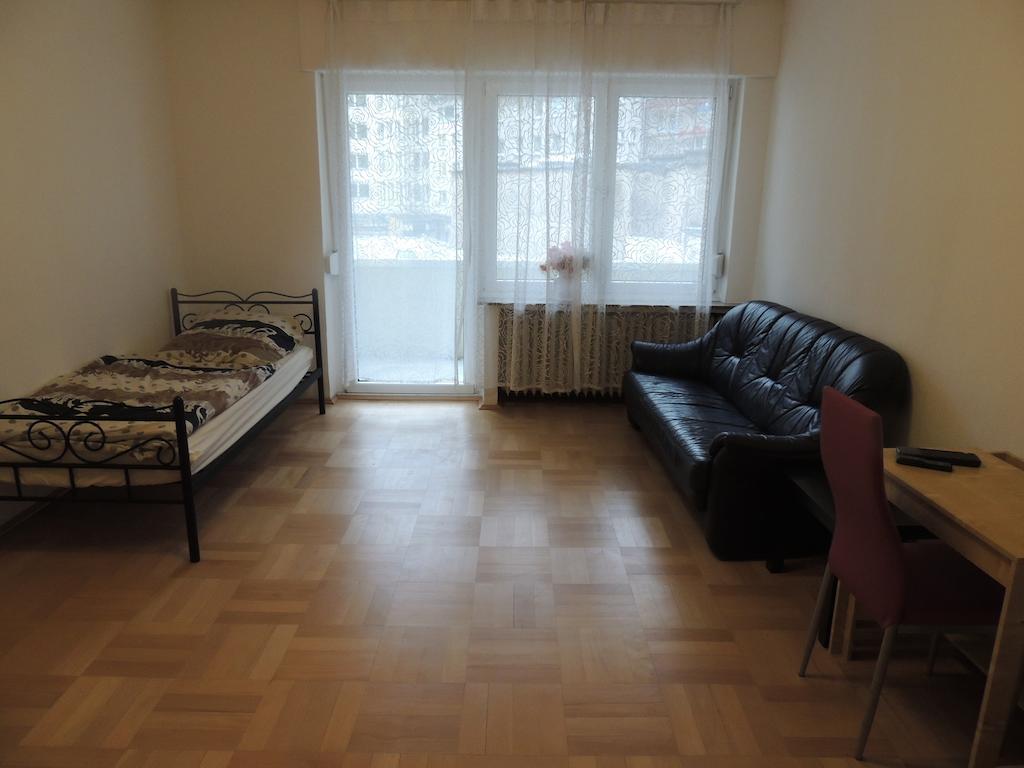 Schoenes Apartment In Есен Стая снимка